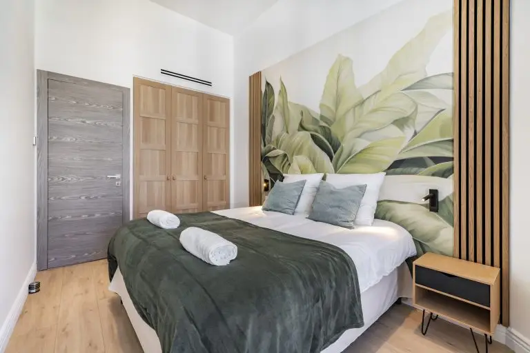 Espace nuit design hôtelier – marché premium cannois