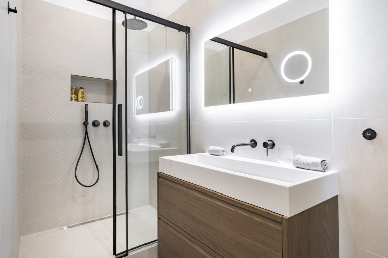 Rénovation complète d’une salle de bain haut de gamme – AN Immobilier