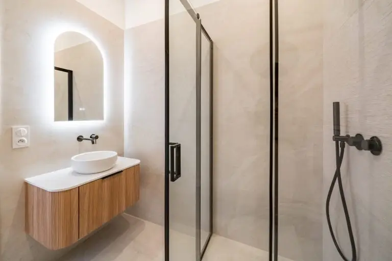Salle de bain luxe rénovée – matériaux premium, Cannes