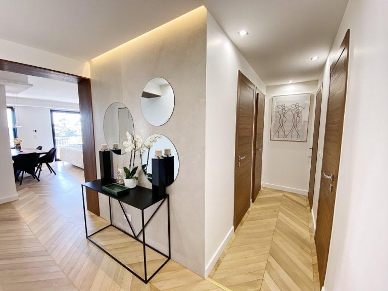 Entrée – Appartement rénové pour séjours haut de gamme à Cannes